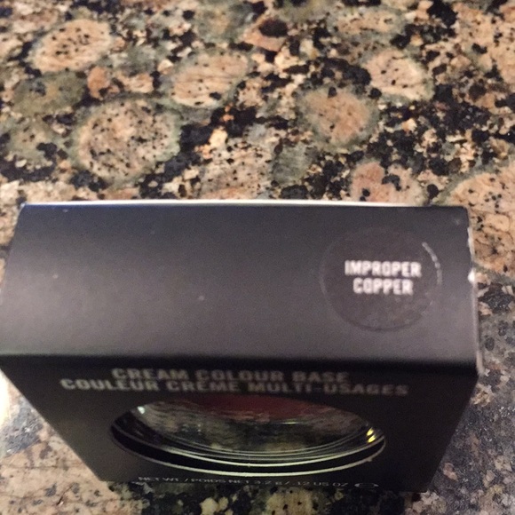 MAC Cream colour base - Picture 2 of 2